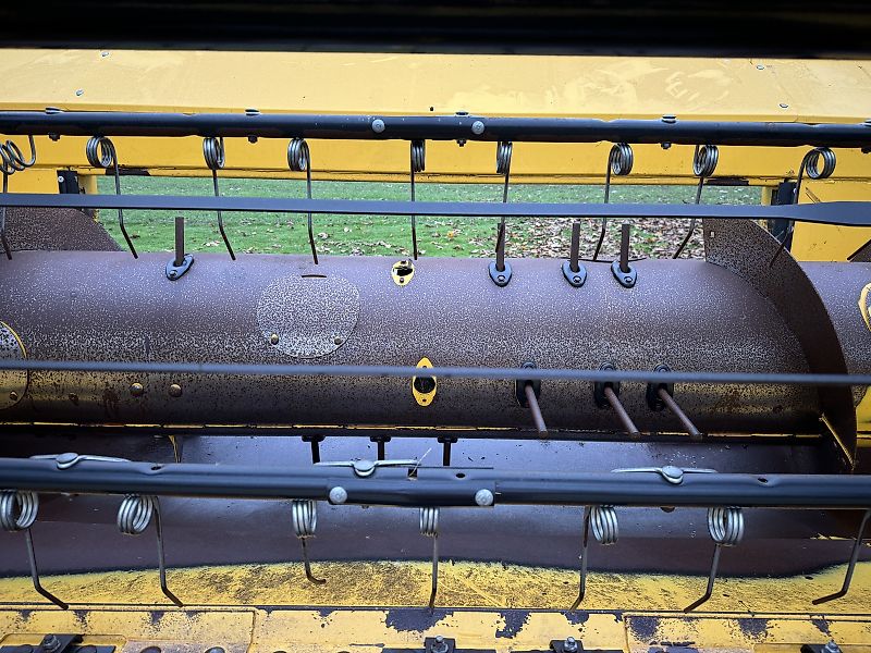 New Holland 41ft Varifeed Header